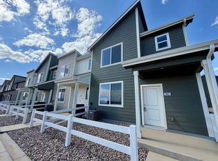 3852 Pinnacles Ct, Evans, CO 80620