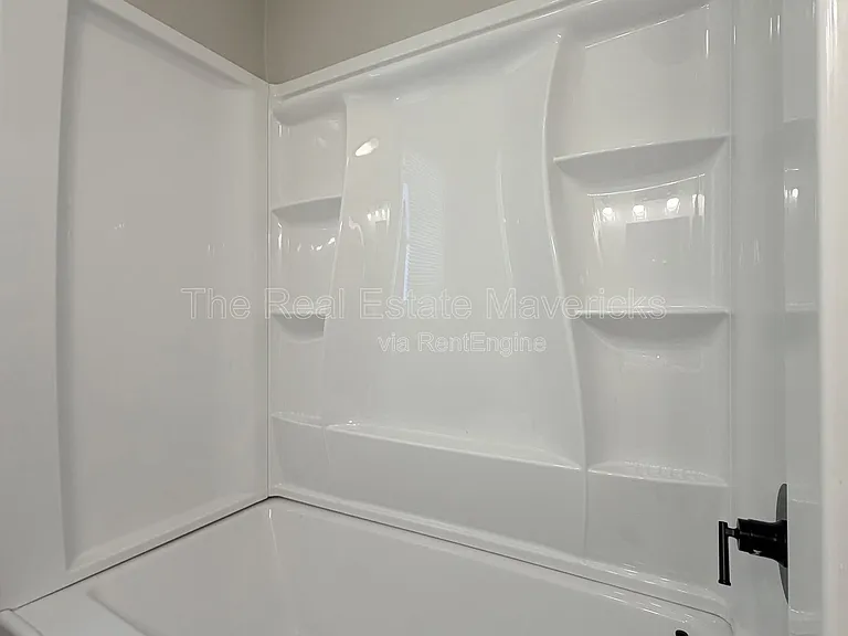 5601 Belaire Dr #D — Photo 11