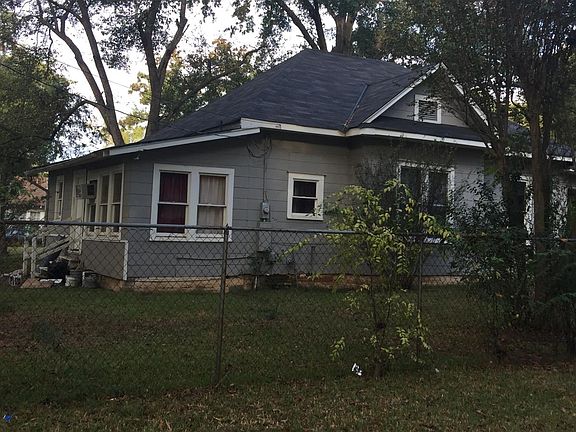 3rd image of 3001 Desoto St