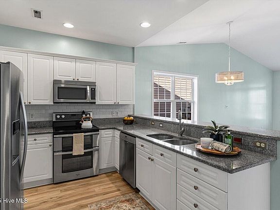 3rd image of 4251 Anderson Drive SE