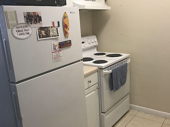 4th image of 4616 Poinciana St APT 5