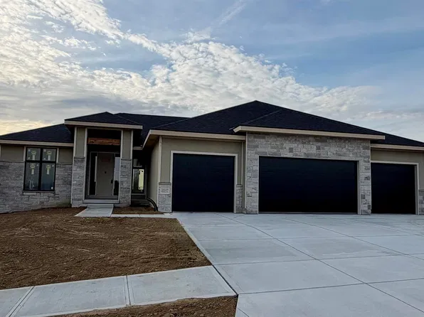 22107 Hampton Dr, Gretna, NE 68028