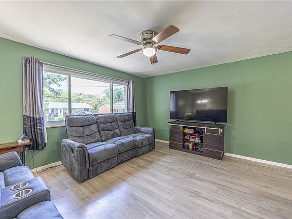 3rd image of 528 Macbeth Dr