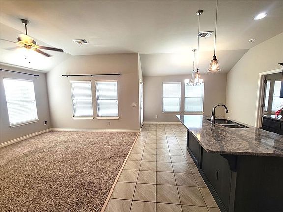 5th image of 809 Barbaroot Dr