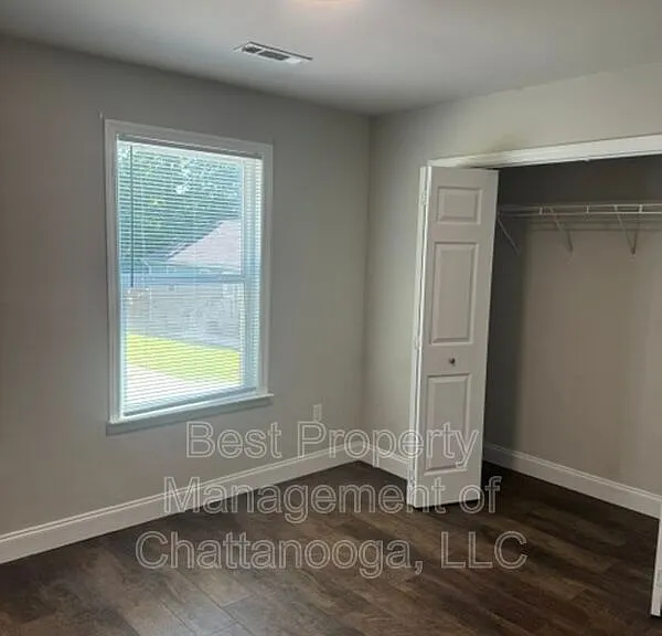 379 Virginia St — Photo 2