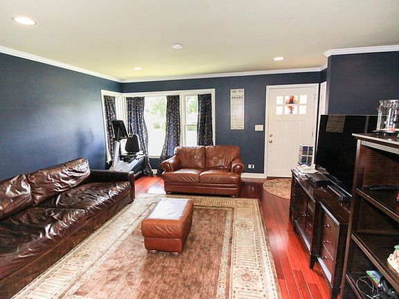 2nd image of 1441 W Saint James Pl