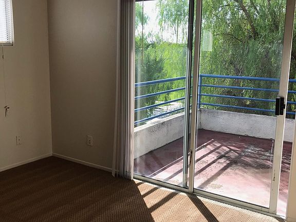 4th image of 420 N 2nd St
