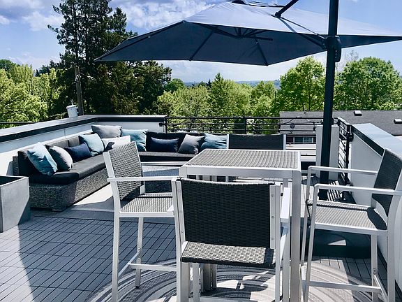 Four top bar table with canteliever umbrella