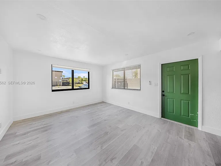 920 NW 8th Ave #3 — Photo 2