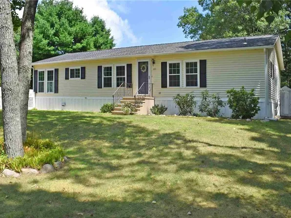 221 Leisure Dr, South Kingstown, RI 02879