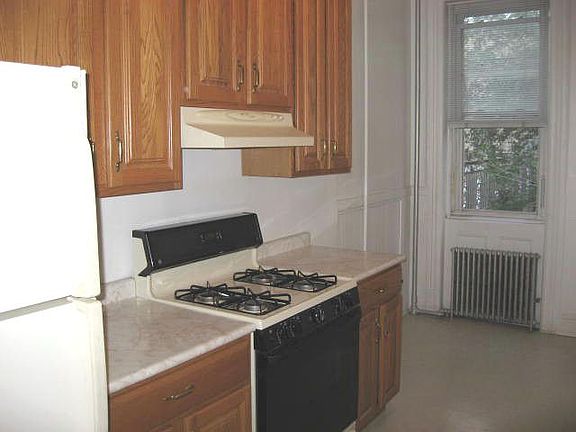 4th image of 4715 Vernon Blvd APT 2L