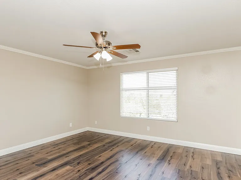 7458 Earnshaw Ave — Photo 9