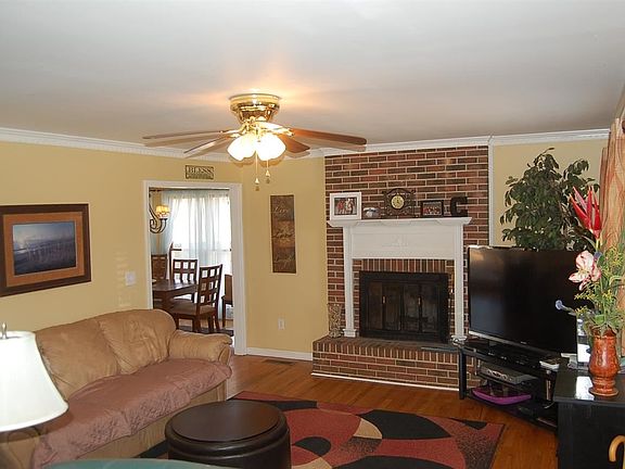 3rd image of 125 Wyatt Oaks Ct