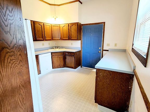 3rd image of 303 Andover St