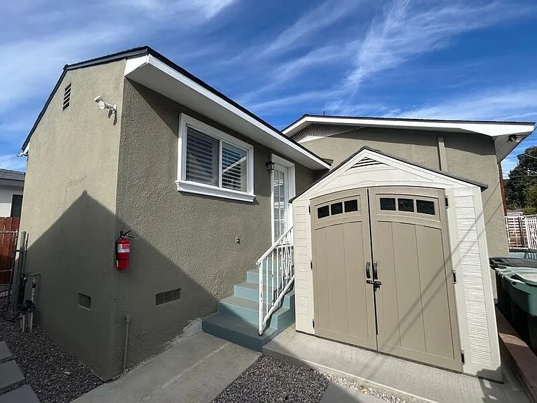 648 W Howard St — Photo 19