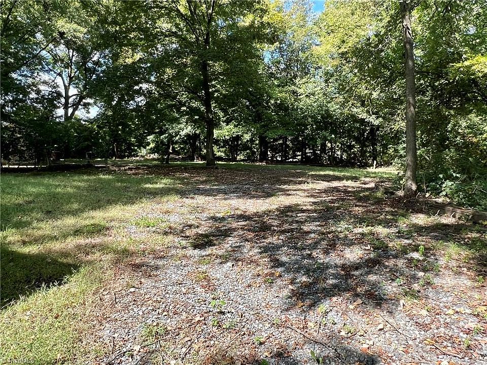 2nd image of 814 Blair St