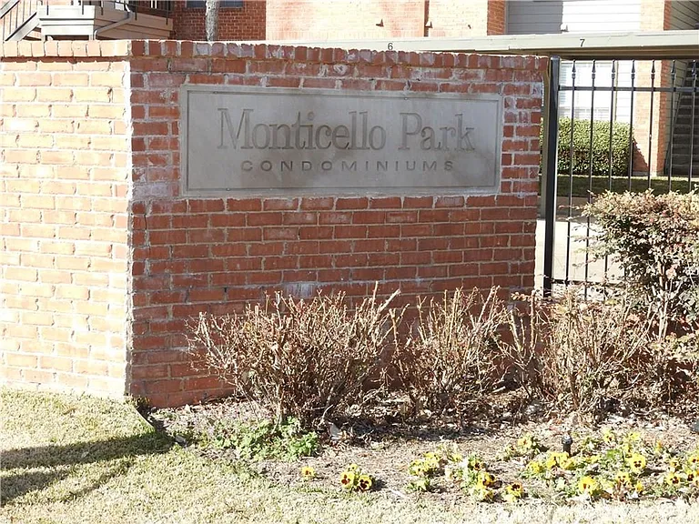 248 Jefferson Pkwy — Photo 2