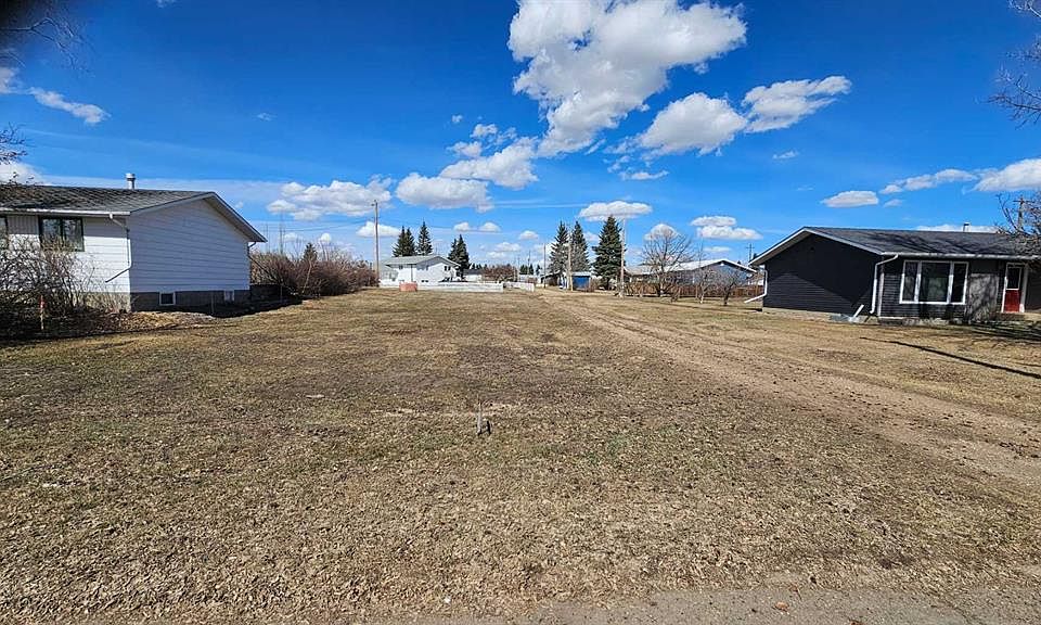 1st image of 4946 Parkview Cres