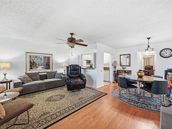 4th image of 551 DURHAM Circle #T