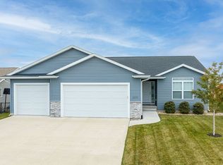 2273 Crestwood Ln, Marion, IA 52302