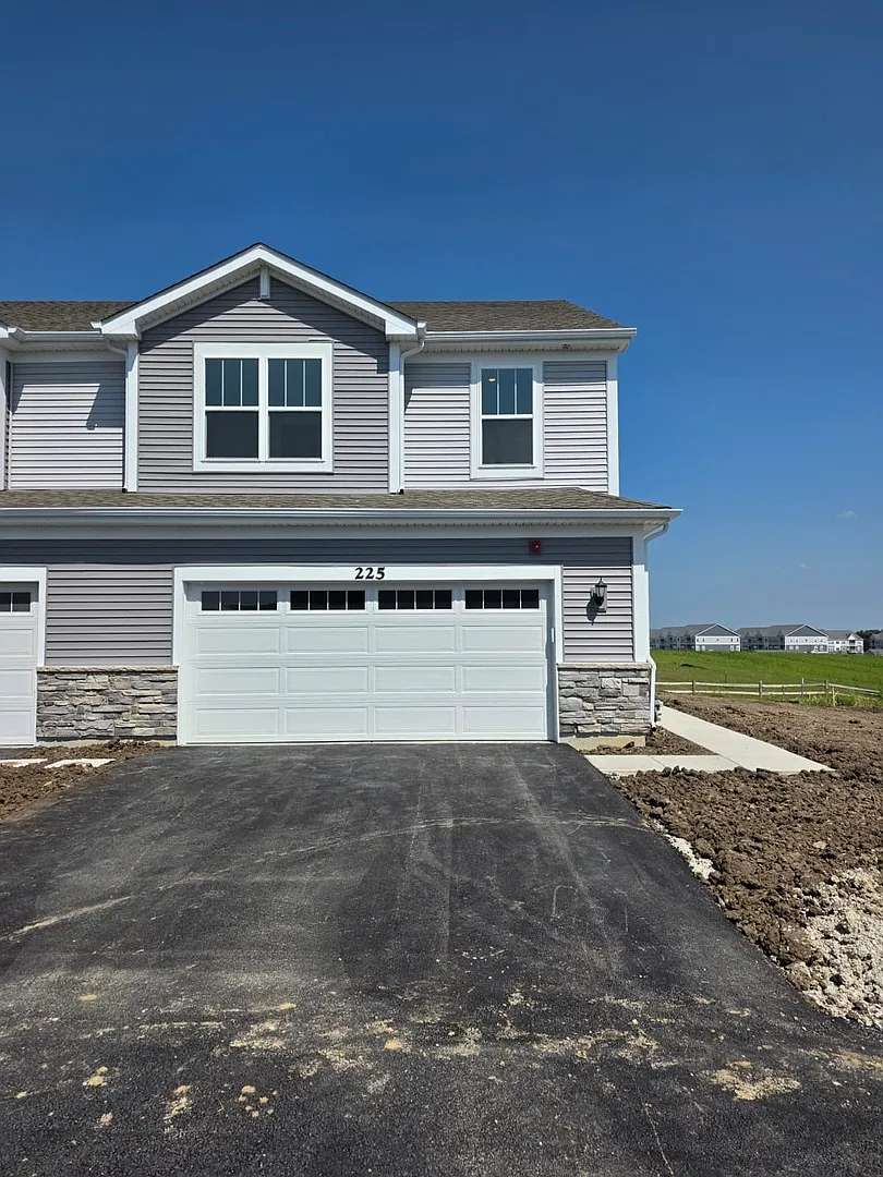 3 bed, 2.5 bath, 1717 sqft, $2,900 — Photo 2