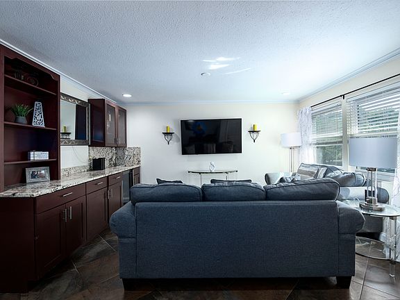 4th image of 3109 W Horatio St Unit 24