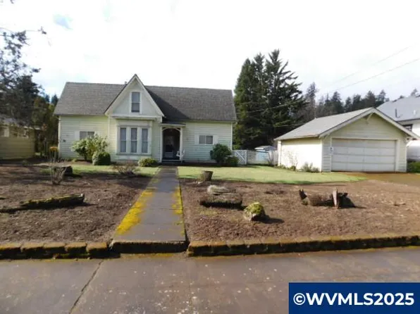 712 S Water St, Silverton, OR 97381