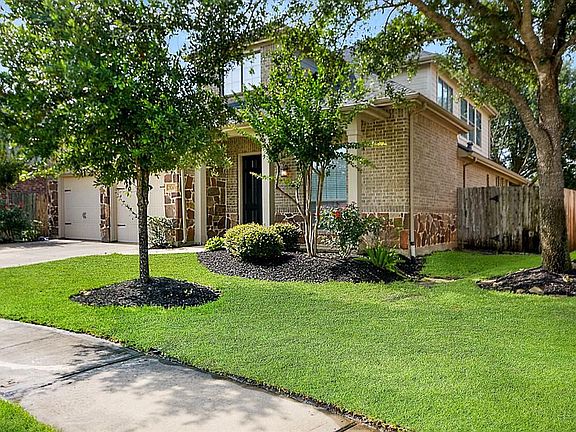 3rd image of 28243 Chalet Park Dr