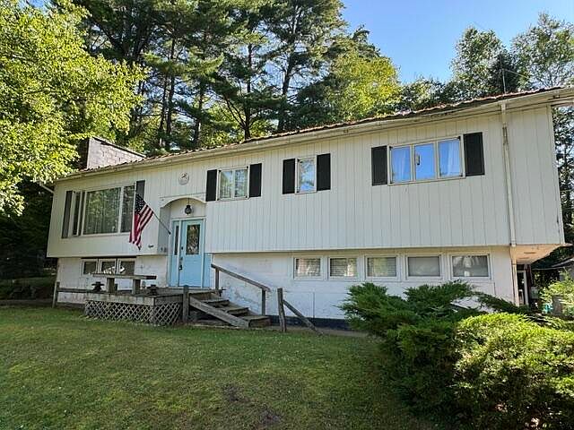 1st image of 8 Seneca Ave