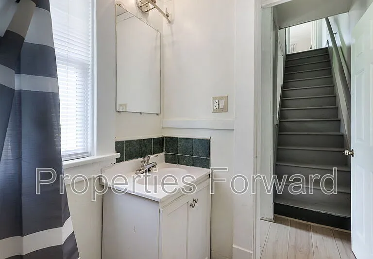 673 E Sycamore St — Photo 18