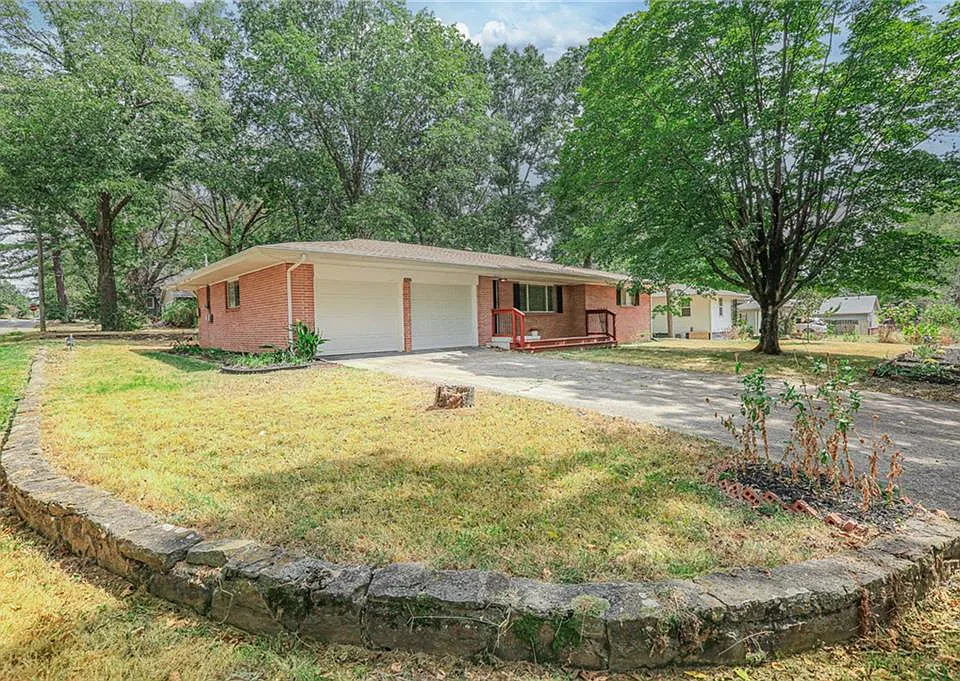 411 Kate Smith St