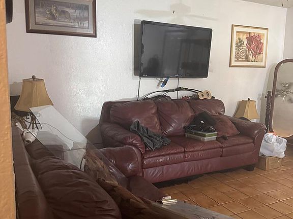 3rd image of 1014 W Memphis St