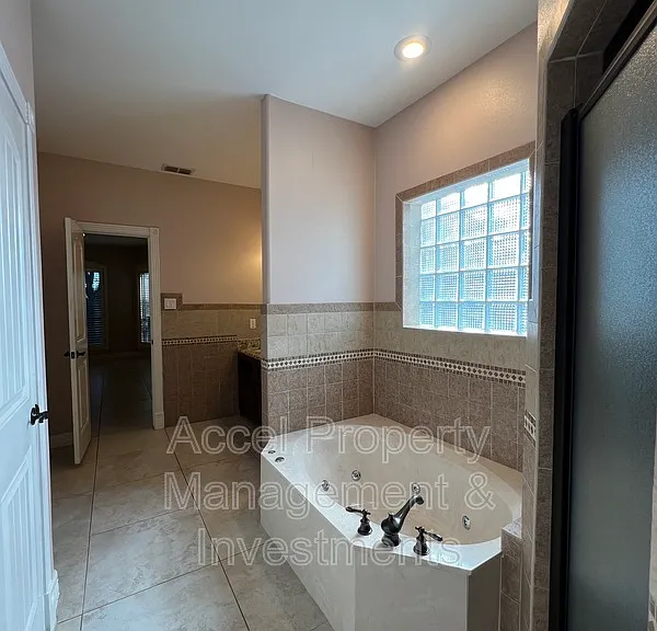 3911 Inez St — Photo 24