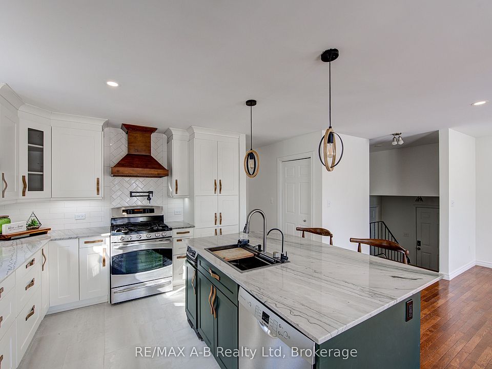 1st image of 29 Dunsford Cres