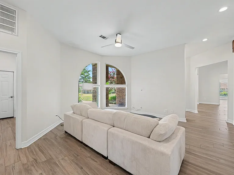 60 La Jolla Cir — Photo 13