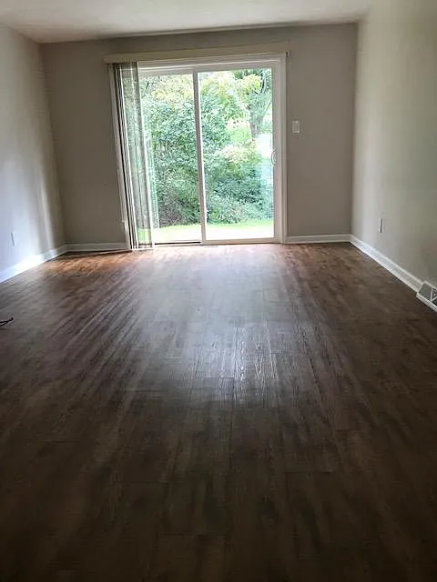 Huge Living Room - 420 E Beau St #A