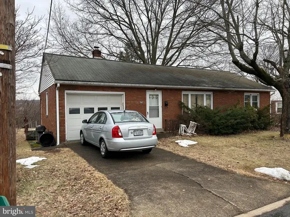 426 Macoby St, Pennsburg, PA 18073
