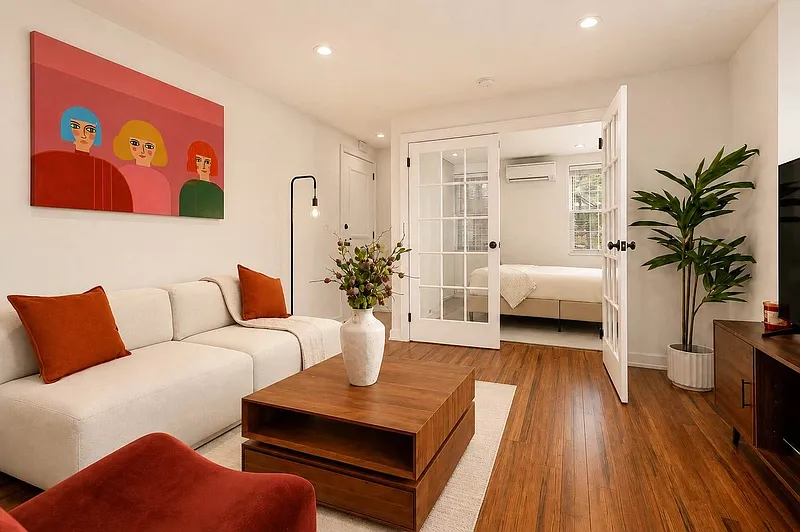 49 West 16th Street — Photo 2