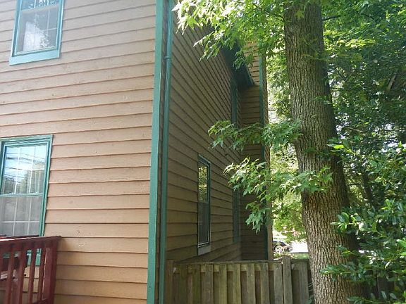 2nd image of 900 Berwick Dr