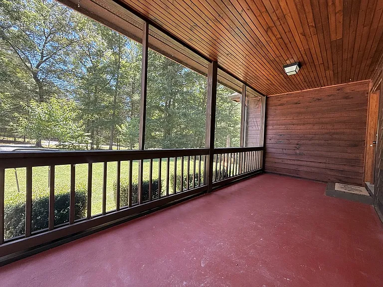 303 Pine Ln — Photo 18