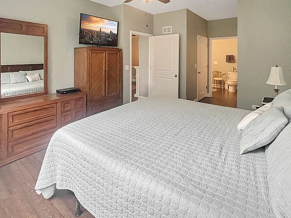 3rd image of 2330 Meadowcroft Ln