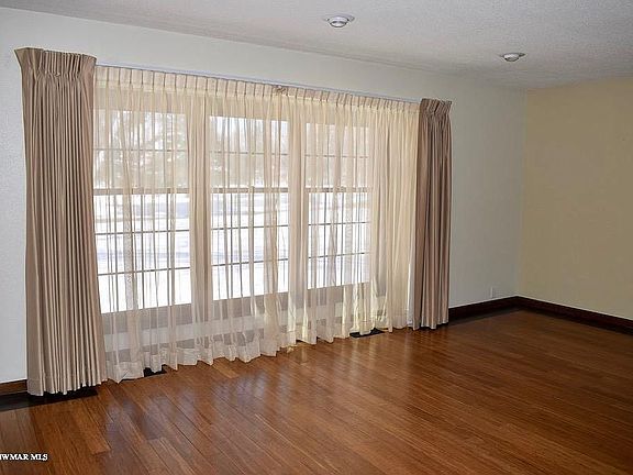 3rd image of 108 Kenwood Ct
