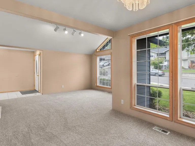 2495 NW Loma Vista Dr — Photo 5