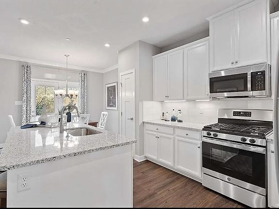 3rd image of 300 Plaza Dr
