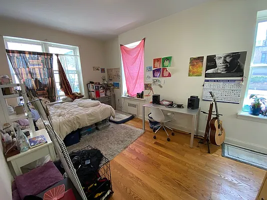 Rented by Mdays Realty | media 25