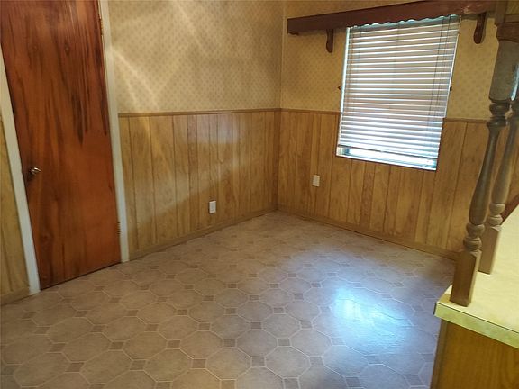 4th image of 1008 Meadowlane St