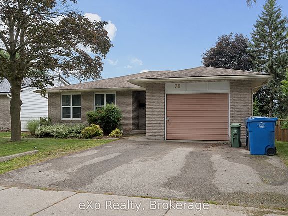 2nd image of 39 Keats Cres