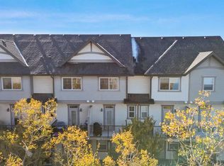 68 SW New Brighton Point SE, Calgary, AB T2Z1B8