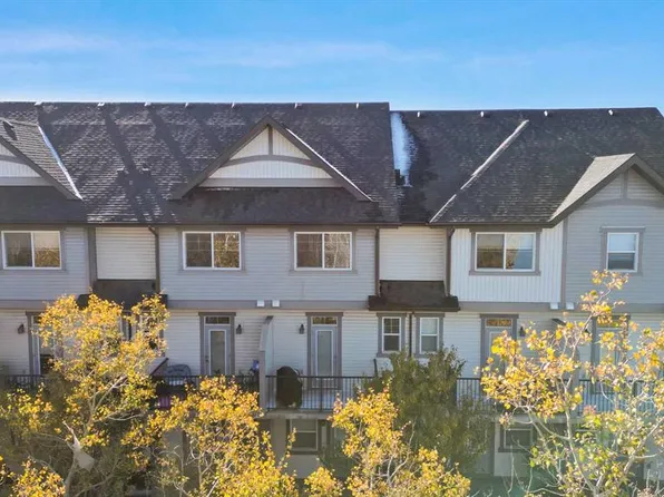 68 SW New Brighton Point SE, Calgary, AB T2Z 1B8