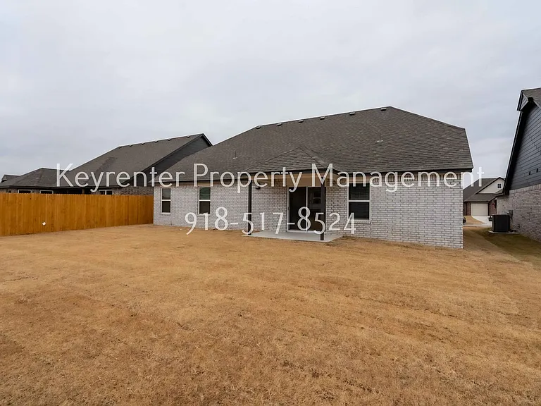 12461 S Lakewood Ave — Photo 20